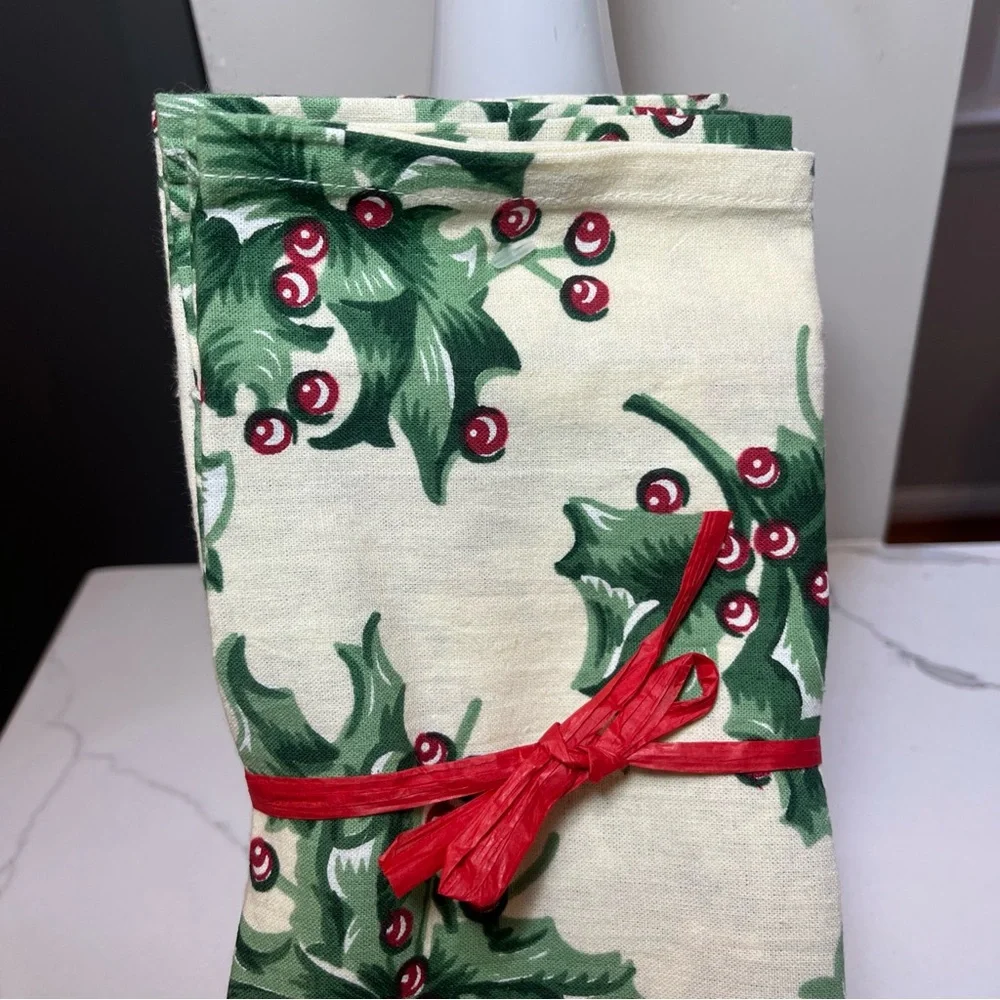 April Cornell Holly Napkins Set/4 Ivory w/ Green Ivy & Red Berries 16”x16” NW0T